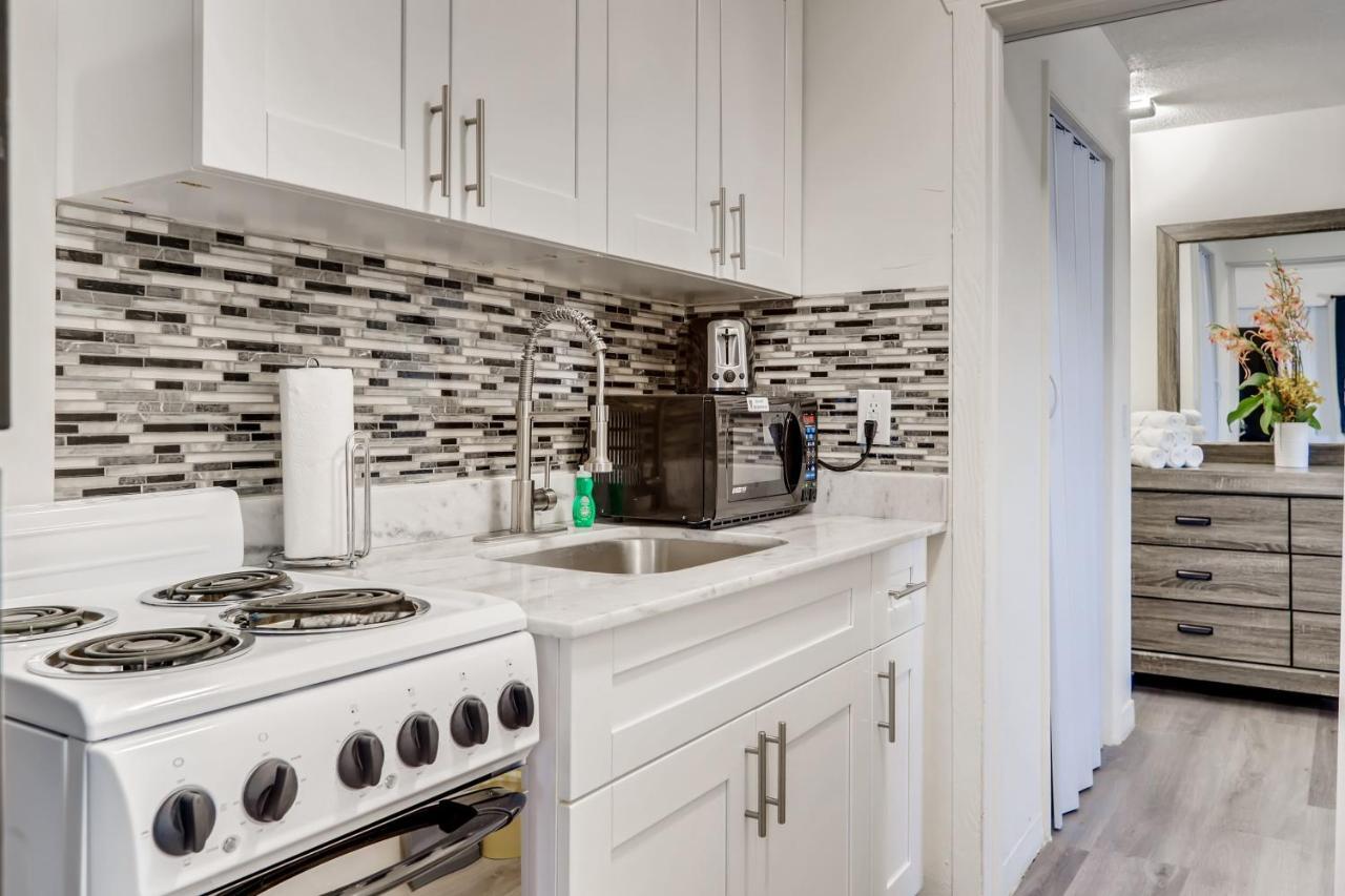 !!Coral Sands 1 Bedroom Stunner!! West Palm Beach Exterior photo